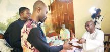 La cérémonie de dédicace de 12 ouvrages commis par Justin Mvondo, administrateur civil à la retraite, s’est déroulée lundi dernier à l’Université protestante d’Afrique centrale à Yaoundé.