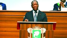 Alassane Ouattara devant le Parlement.