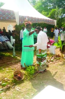 Une des phases de la caravane du Ngondo chez les Bakoko.