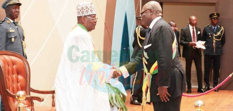 Le président de l’Assemblée nationale, Cavaye Yeguié Djibril, a reçu samedi dernier, à la salle des banquets du nouvel immeuble-siège de l’institution, les souhaits de bonne année de ses collègues députés et du personnel de la Chambre.