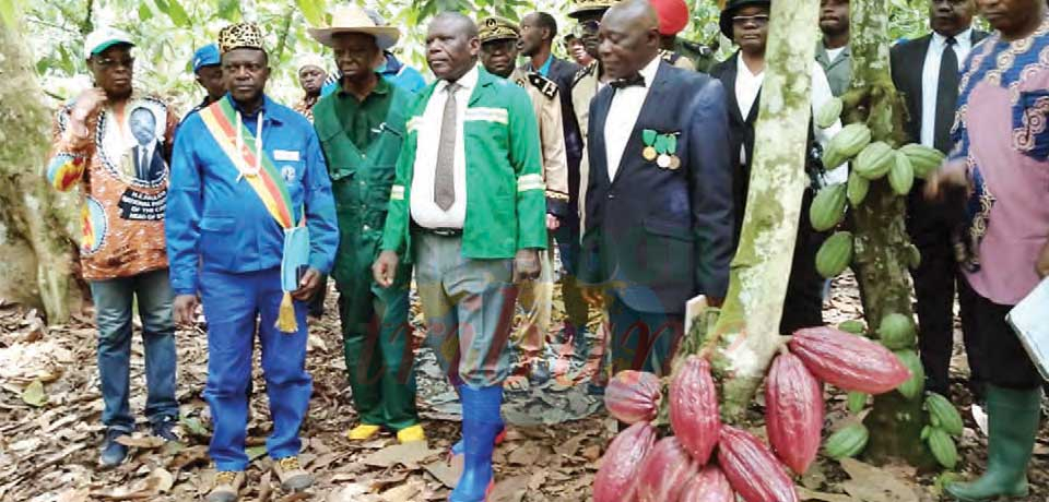 Gabriel Mbaïrobe a visité mercredi dernier plusieurs exploitations agricoles et remis des appuis aux producteurs de cet arrondissement du Nyong et Mfoumou.