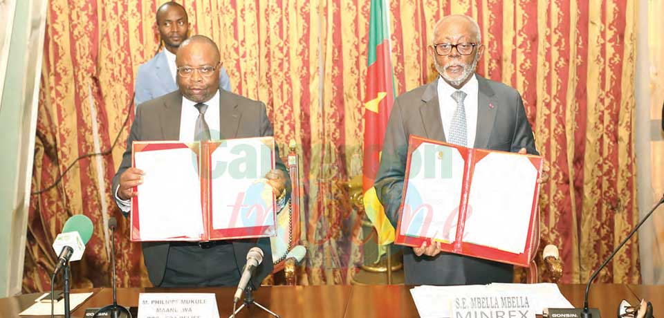 Le ministre des Relations extérieures, Lejeune Mbella Mbella et le président-directeur général, Philippe Mukule Maanulwa ont renouvelé jeudi dernier l’accord d’établissement d’IEDA/Relief.