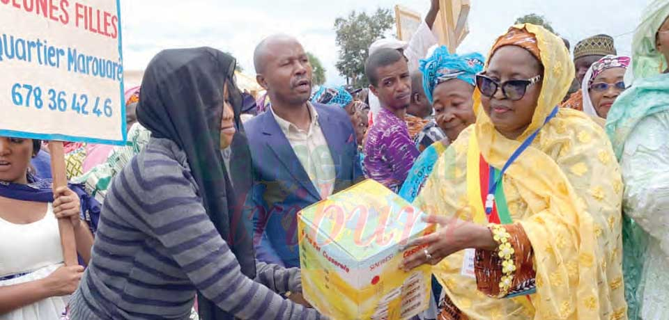 L’honorable Halia Moussa Moufta, député de la circonscription électorale du Mbere-Centre, a offert un important lot de fournitures scolaires et du matériel à 57 sous-sections de son parti politique et à diverses associations locales, samedi 28 septembre d