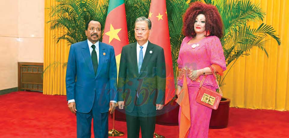 Le volet bilatéral du séjour du président Paul Biya a été marqué hier par un entretien suivi d’un dîner offert en son honneur, au nom du Président Xi Jinping, par le président du Comité permanent de l’Assemblée populaire nationale chinoise.