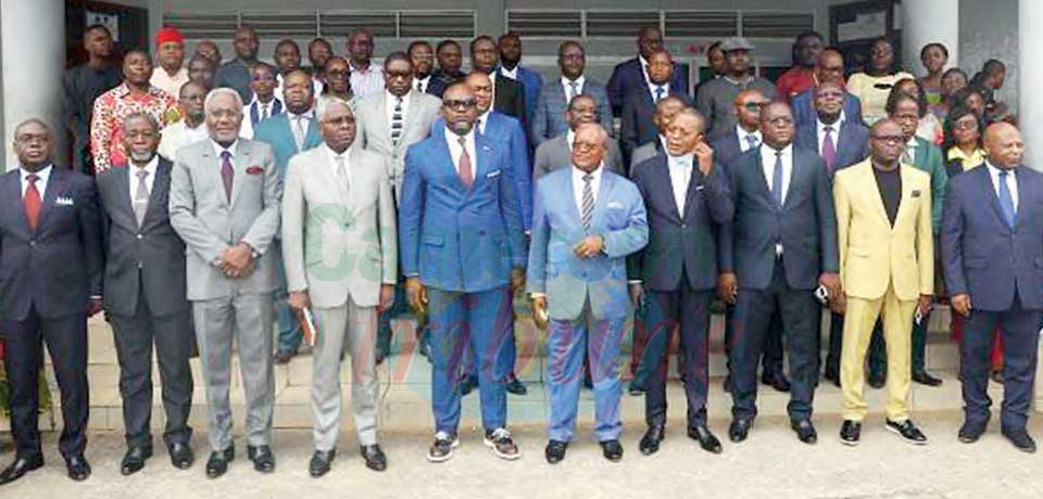 Le Minfopra et les responsables de l’université de Douala.