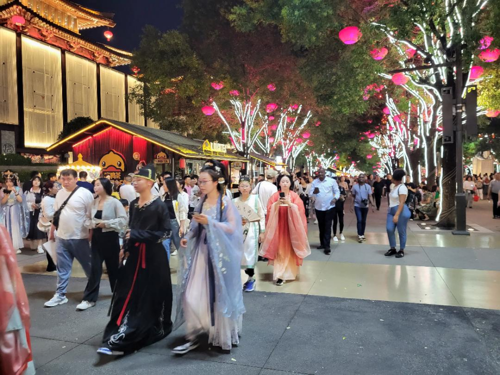 Cité toujours lumineuse de Tang: La vie, la nuit