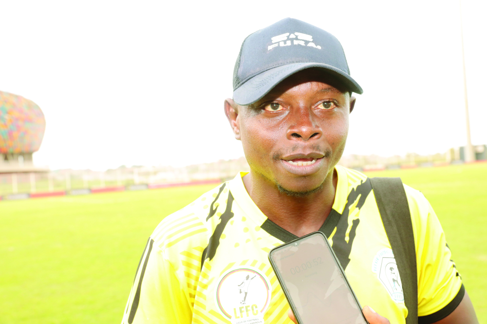 Francis Koloko, entraîneur de football.