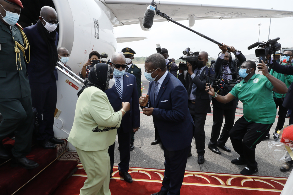 Le couple présidentiel comorien a été accueilli par le Premier ministre, chef du gouvernement, Joseph Dion Ngute.